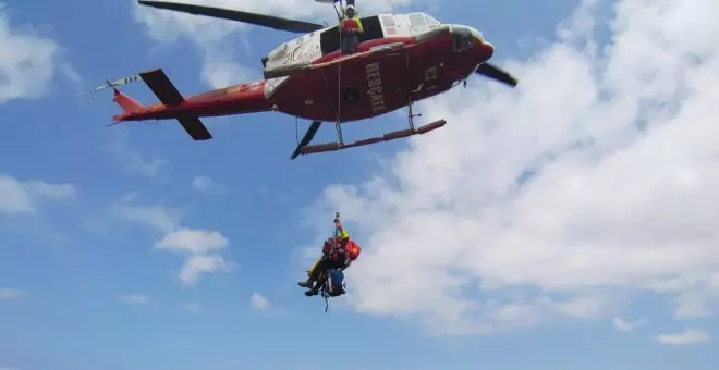 Evacuado en helicóptero un senderista de 82 años con un traumatismo craneoencefálico severo en Piélagos