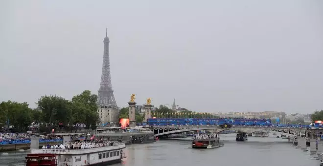 Els Jocs Olímpics de París 2024 engeguen marcats per una cerimònia deslluïda per la pluja, controls policials i caos ferroviari
