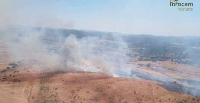 Controlado el incendio declarado este sábado en una zona agrícola de Almadén