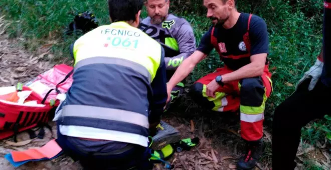 Rescatado un motorista con un tobillo roto en el monte Mijedo de Noja