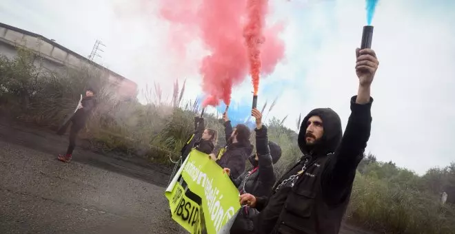 Los jóvenes ecologistas que participaron en un acto desobediencia civil se enfrentan también a la Ley Mordaza