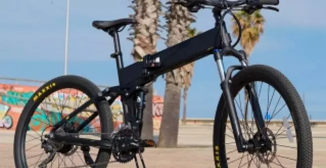 Esta bicicleta eléctrica es plegable, pero es una eMTB ligera con doble suspensión y batería Panasonic, y está rebajada