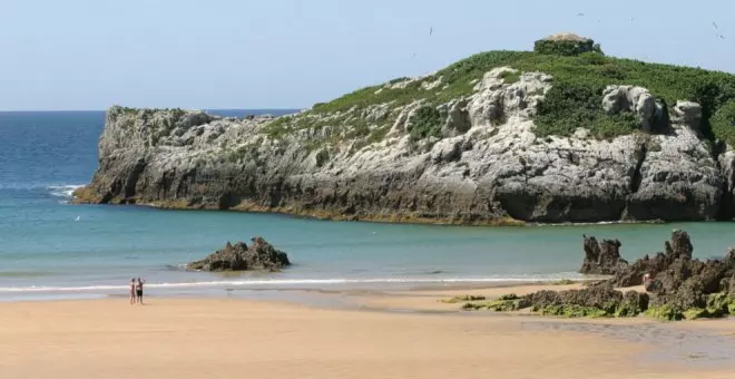 Rescatan a un hombre semiahogado en la playa de Ris de Noja