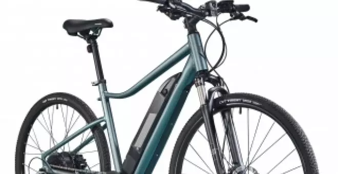 No es china, pero su bajo precio la ha convertido en la bicicleta eléctrica que más éxito tiene en Decathlon