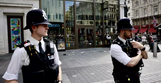 Detenido un hombre por apuñalar a una niña y una mujer en el centro de Londres