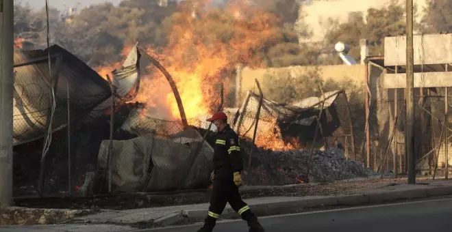 Al menos un muerto en el incendio que ha arrasado varias localidades de Atenas