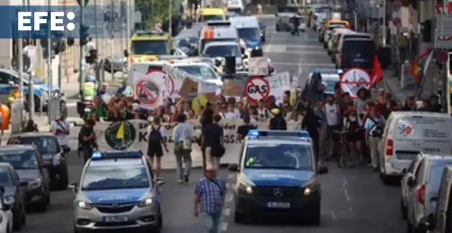 Activistas marchan en Berlín para protestar contra las perforaciones de gas