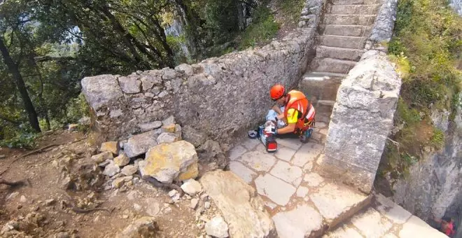 Evacuado en helicóptero un hombre de 53 años con presíncope en el Faro del Caballo de Santoña