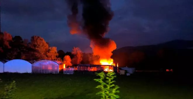 Extinguido un incendio que generó humo negro por la quema de combustible en Corvera de Toranzo