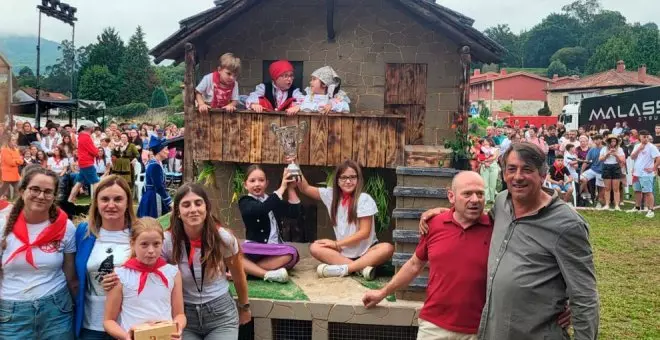 'Por la tradición' gana el desfile de carrozas tradicionales de las Fiestas de San Vicente Mártir de Lloreda