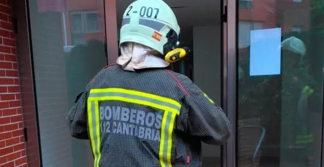 Los bomberos tienen que intervenir en San Vicente de la Barquera ante el incendio de una cocina