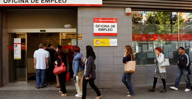 El paro crece en agosto pero se mantiene la creación de empleo