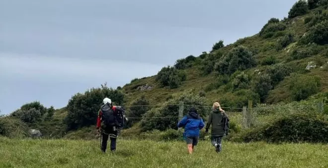 Rescatadas en helicóptero dos senderistas enriscadas en el pico Solpico de Liendo