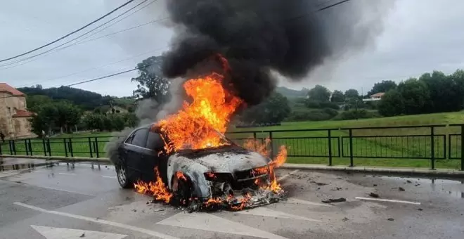 Se incendia un vehículo en el barrio El Carmen de Villaescusa