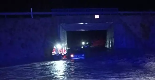 Una fuerte tromba de agua deja 71 litros/m2 en solo una hora en Hellín con vecinos atrapados en coches y viviendas