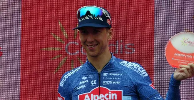 Kaden Groves suma su tercera victoria de La Vuelta al esprint en Santander