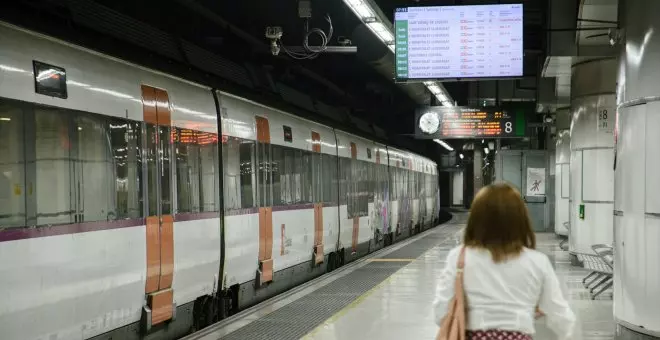 Un tren de Rodalíes sin pasajeros descarrila y se interrumpen las líneas R-4 y R-8