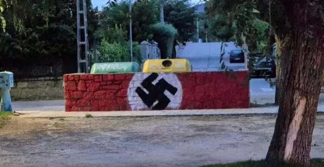 Una esvástica en una plaza de Alpedrete: "Tenemos un problema secular con las bandas neonazis"