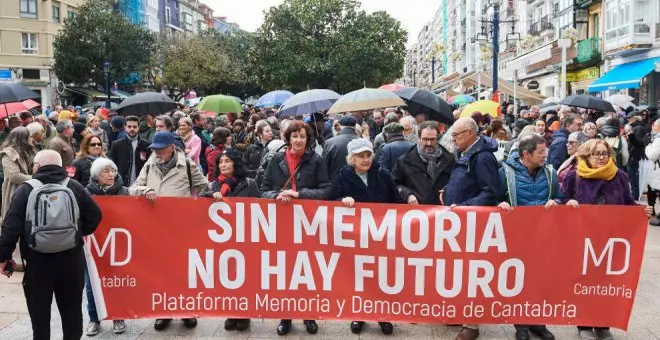 La Plataforma Memoria y Democracia recoge firmas para paralizar la derogación de la Ley