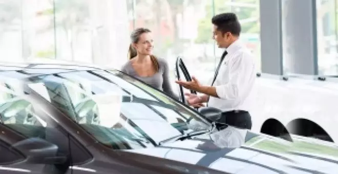 La UE acusa a los fabricantes de no saber vender coches eléctricos y provocar el parón de las ventas