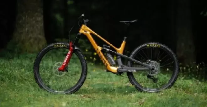 La nueva bicicleta eléctrica de Enduro de Canyon tiene una 'grata' sorpresa