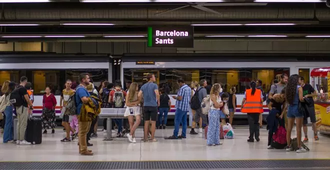 Barcelona-Sants se recupera de los retrasos en la alta velocidad tras el descarrilamiento de un tren sin pasajeros