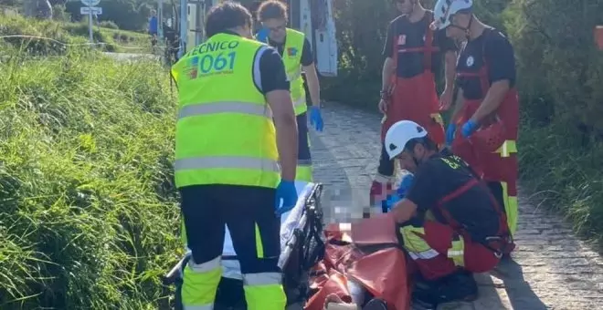 Evacuado un hombre lesionado en una pierna de la playa de Amio