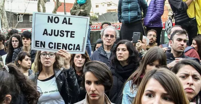 La motosierra de Milei ya tiene una hoja de ruta para destruir la educación y la ciencia en Argentina