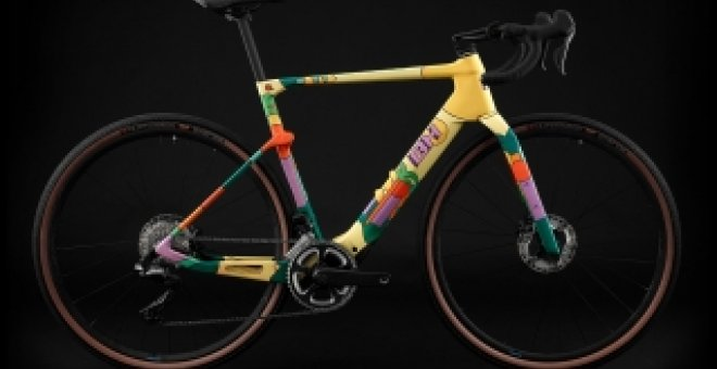 Esta bicicleta eléctrica de Gravel ha sido pintada a mano por un artista de renombre