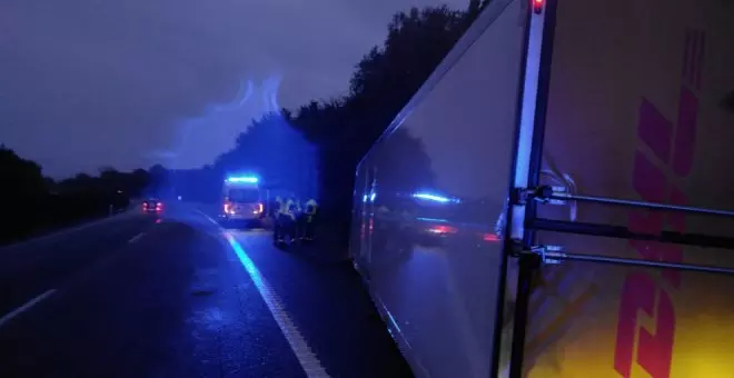 Vuelca un camión en la autovía A8 en Praves