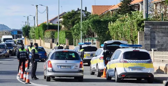 Triplica la tasa de alcoholemia y se sale de la carretera