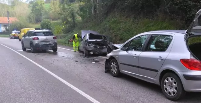 Una persona herida en un accidente de tres vehículos en la CA-147 a la altura de San Mamés de Meruelo