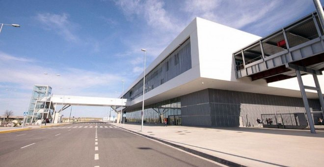 El Gobierno de Castilla-La Mancha rechaza crear un "campo de refugiados" en el aeropuerto de Ciudad Real