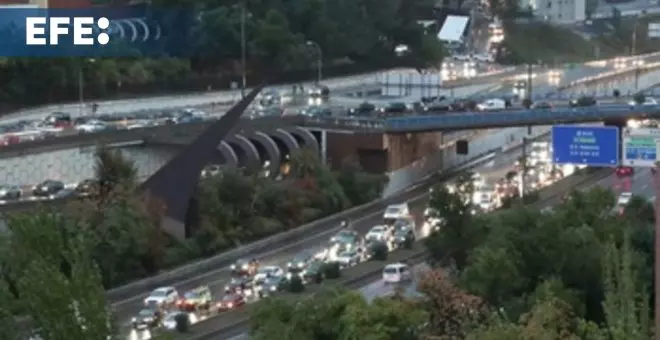 La lluvia complica el tráfico en Madrid