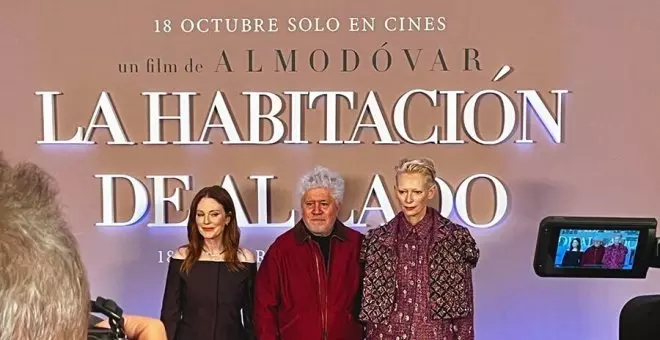 Almodovar junto a sus chicas presenta en Madrid su habitación de al lado