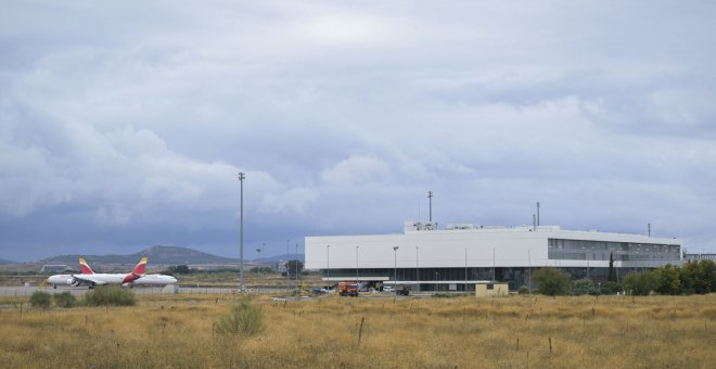 Castilla-La Mancha amenaza con un expediente de sanción al aeropuerto de Ciudad Real si acoge a migrantes