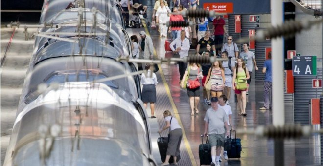 Renfe avanza cortes en el servicio el próximo fin de semana para retirar el tren descarrilado