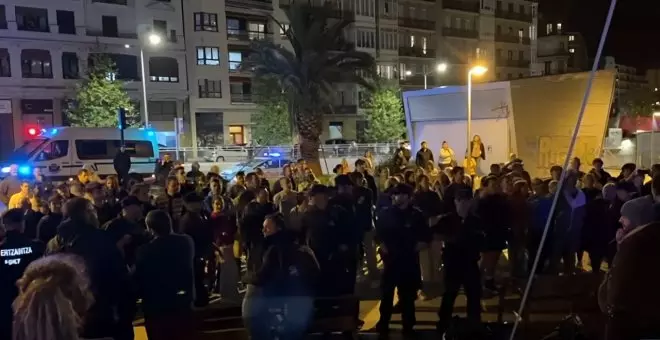 El Ayuntamiento de Donostia prohíbe las cenas solidarias tras el acoso de ultras y concejales del PP a los voluntarios