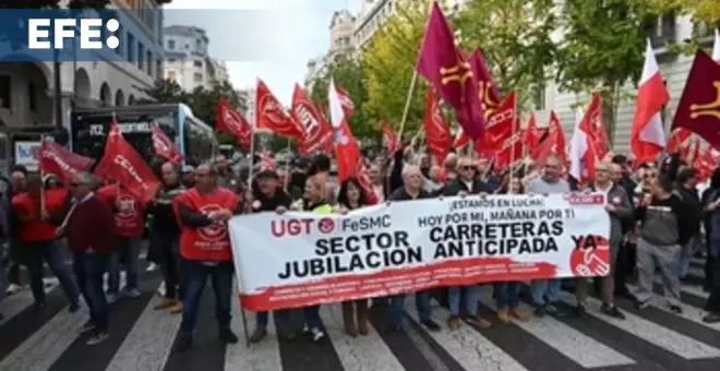 Conductores de autobús se concentran en Santander para exigir la jubilación anticipada