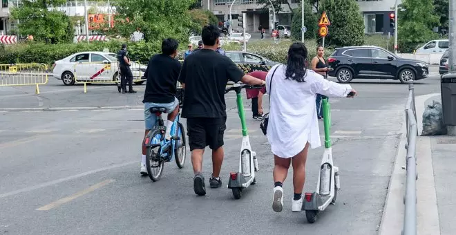 El Ayuntamiento de Madrid paraliza la retirada de patinetes