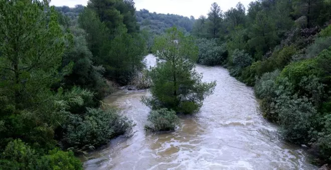 La persistent pluja i la crescuda dels barrancs posa en alerta algunes poblacions ebrenques