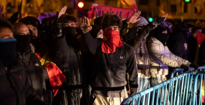 Neonazis usan la DANA para reactivar algaradas violentas en Ferraz y azuzan enfrentamientos con la Policía