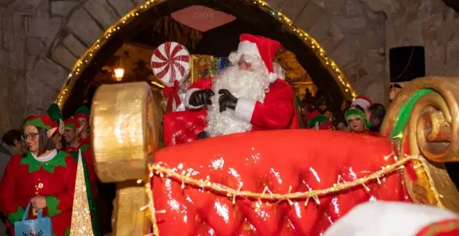 El árbol gigante de Navidad de Cartes será sustituido por un Papa Noel 'volador'