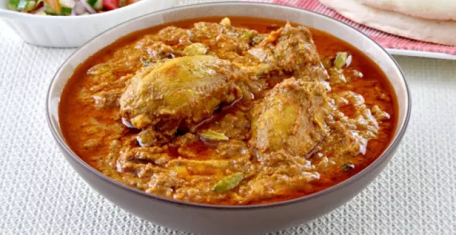 Pato confinado - Receta de pollo korma: delicioso plato indio con base de coco y almendras