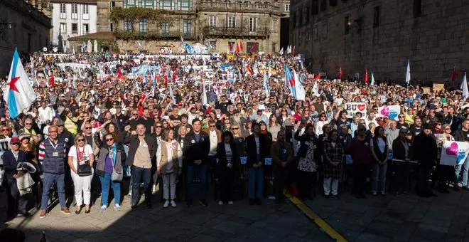 Miles de personas se concentran en Santiago para denunciar la "emergencia lingüística extrema" que atraviesa el gallego