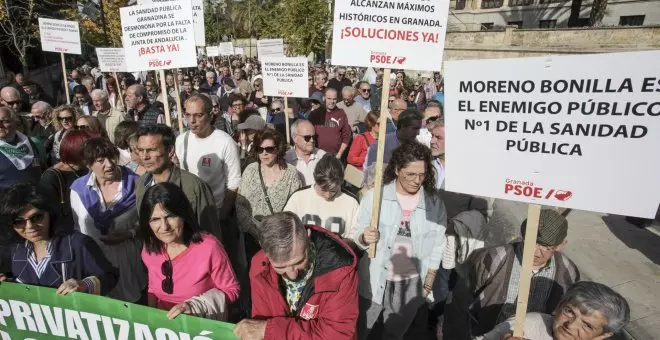 Miles de personas se manifiestan en Andalucía en defensa de la sanidad pública