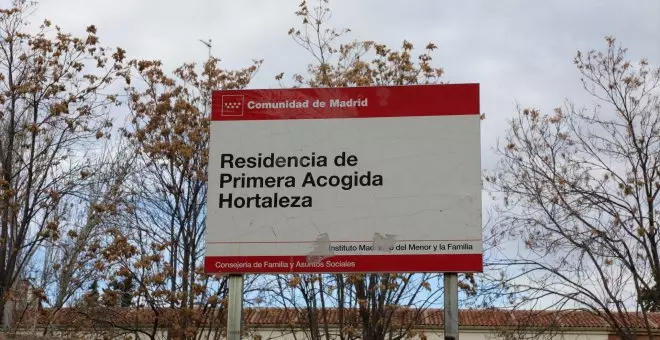 Vox quiere prohibir a los migrantes sentarse en las paradas de bus próximas a un centro de menores en Madrid