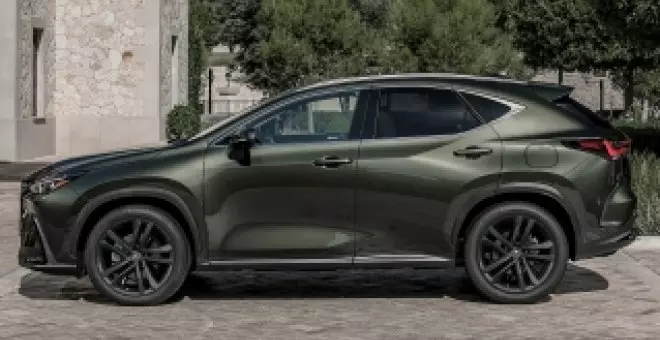 Este SUV de la división pija de Toyota que comparte eficiente motor híbrido con el RAV4 mejora la gama y el precio de acceso