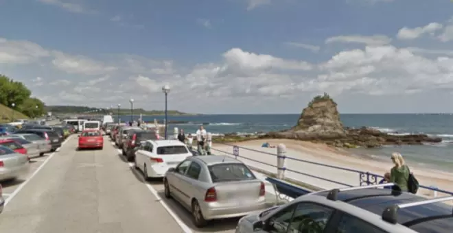 Un conductor positivo en alcohol y coca choca contra la barandilla de la playa del Camello