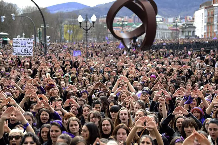 Huelga Feminista 8m A La Huelga El Emocionante Cántico De Las Mujeres En Bilbao Tremending 6701